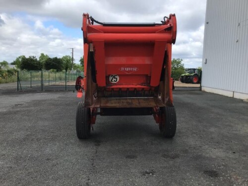 ALTOR 4560 Kuhn Distribution fourrages/Paillage