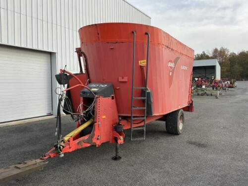 EUROMIX 1 2070 Kuhn Distribution fourrages/Paillage