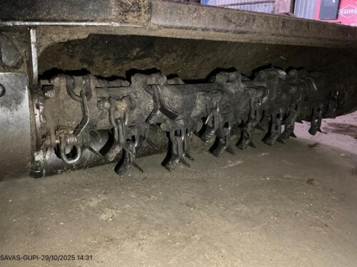 EP 5057 P Kuhn Epareuse/D&eacute;brousailleuse