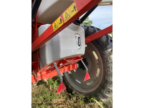LEXIS 3000 Kuhn Pulv&eacute;risateur tra&icirc;n&eacute;
